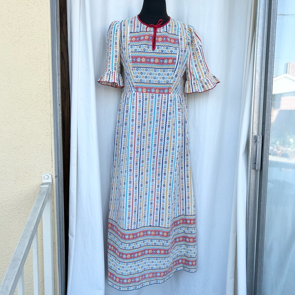 Vintage 70s Style Floral Prairie Maxi Dress, Cottagecore Boho Peasant Dress